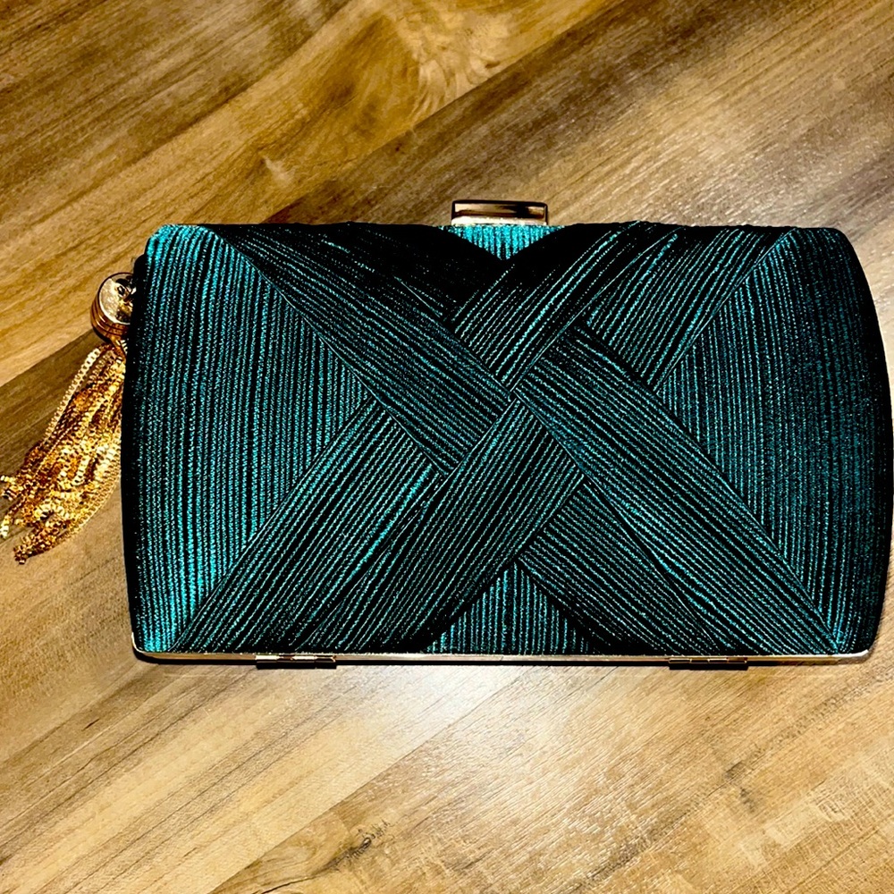 Emerald green evening bag with detachable strap